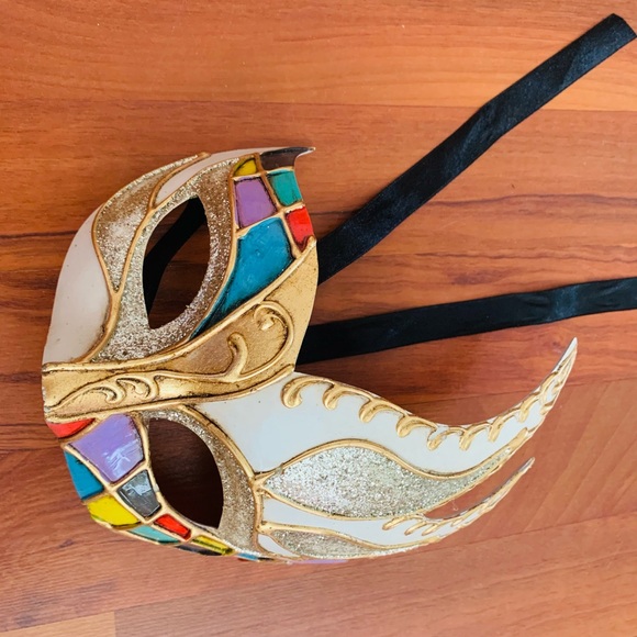 Masquerade Masks - Picture 7 of 8